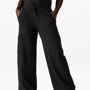 Athleta retroterry wide leg cargo pants brand new with tags size medium IN NAVY